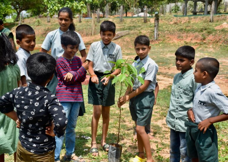 VNG children planting